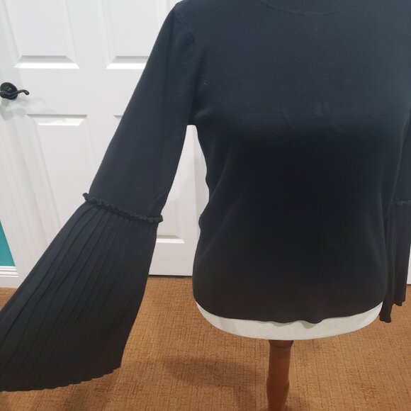Banana Republic Women's Black Fluted Pleat Sleeve Sweater Size XL Holiday Party - Picture 2 of 6